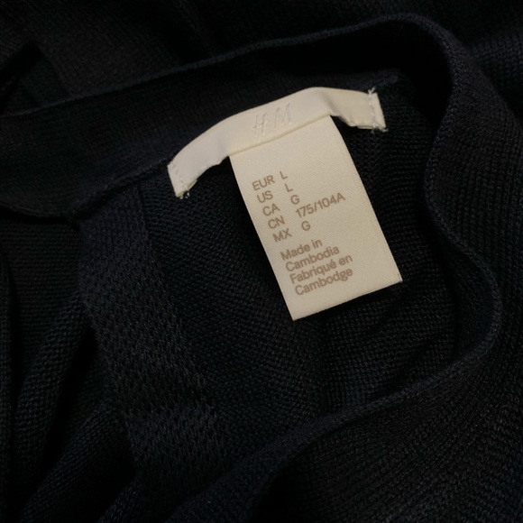 NWOT Navy Blue Sweater with Bow Ties in the Back - Picture 4 of 4